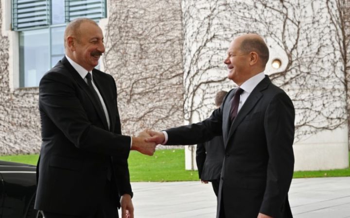 Əliyevin Almaniya Kansleri ilə təkbətək görüşü başlayıb