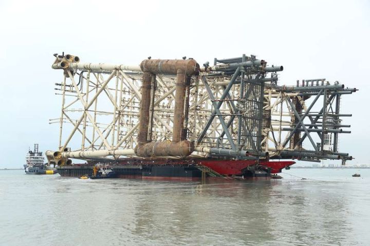 16 min tonluq nəhəng dayaq bloku dənizə yola salındı