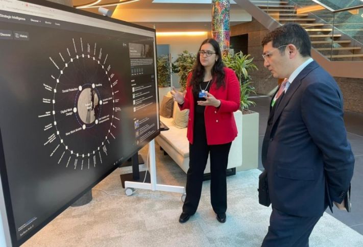 İqtisadiyyat nazirinin birinci müavini ABŞ-ın onlayn təhsil platforması “Coursera” şirkətinin nümayəndələri ilə görüşüb