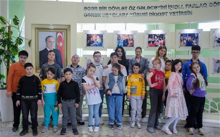 “McDonald’s Azərbaycan” Daun sindromlu uşaqlar üçün Azərbaycan tarixinə həsr olunmuş art-terapiya dərsi təşkil edib - FOTO