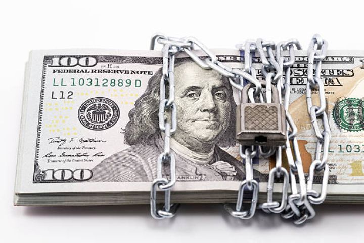 Dolların bazar ertəsi üçün rəsmi məzənnəsi müəyyən olunub