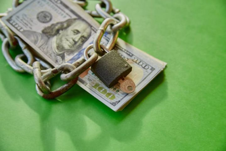 Dolların bazar ertəsi üçün rəsmi məzənnəsi müəyyən olunub