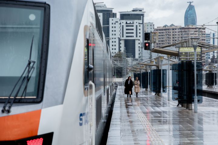 ADY: Sərnişinlərin qanunsuz hərəkəti qatarı 1 saata qədər gecikdirib