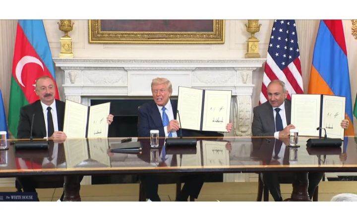 Əliyev, Tramp və Paşinyan keçirilmiş görüşə dair Birgə Bəyannaməni imzalayıblar