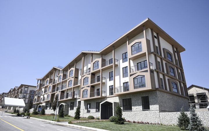 Kəlbəcər şəhərinin sakinlərinə mənzillərin açarları təqdim edilib