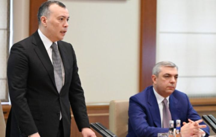 Yeni maliyyə naziri kollektivə təqdim edildi