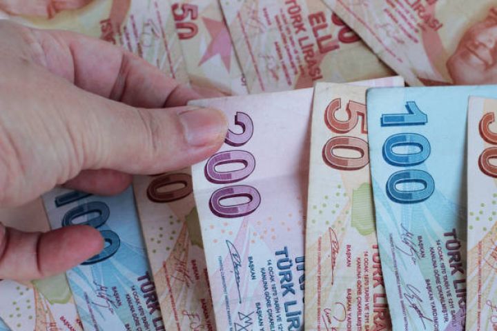 Dolların 2025-in sonunda 40 Türkiyə lirəsini keçəcəyi gözlənilir