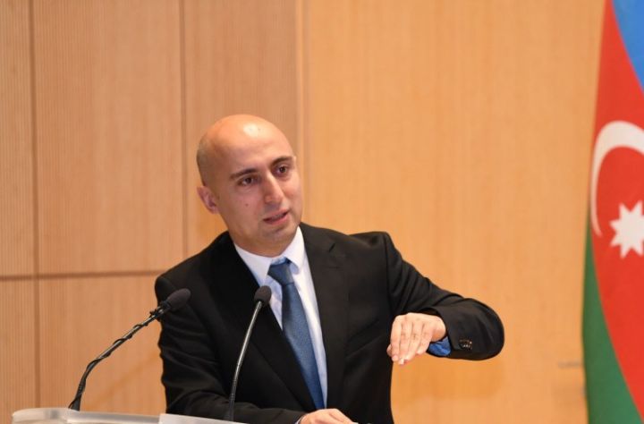 "Yüksək nəticə göstərən müəllimlərin maaşı 1320 manatdır"