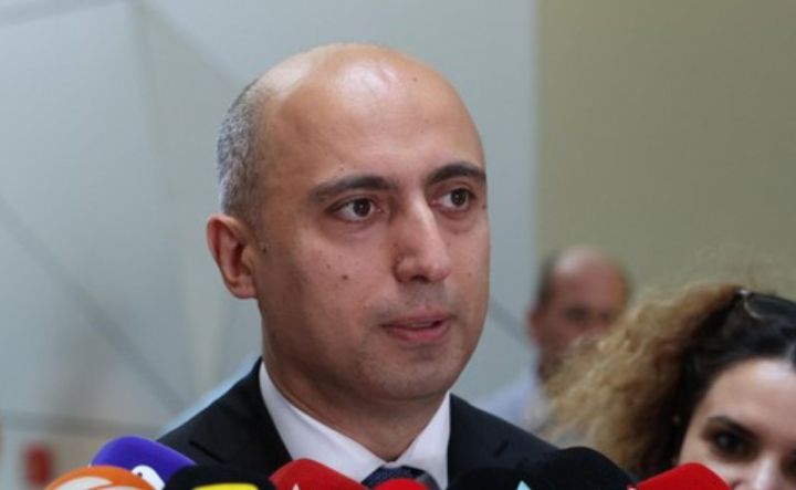 Nazir: Məktəbli formalarının dəyişəcəyi ilə bağlı qərar yoxdur