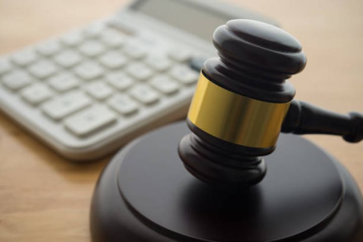 Bankın sabiq filial müdirinin 9 il, baş xəzinadarın isə 7 il azadlıqdan məhrum edilməsi təklif olundu