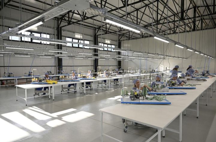 Yeni fəaliyyətə başlayan tikiş fabrikində işçilərin sayı artırılacaq
