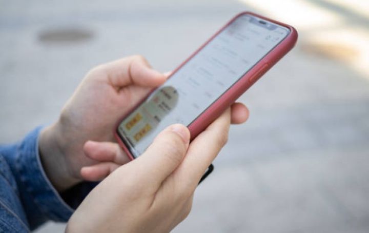 Azərbaycana gətirilən 1 ədəddən artıq hər mobil telefona görə 100 manat vergi alınacaq