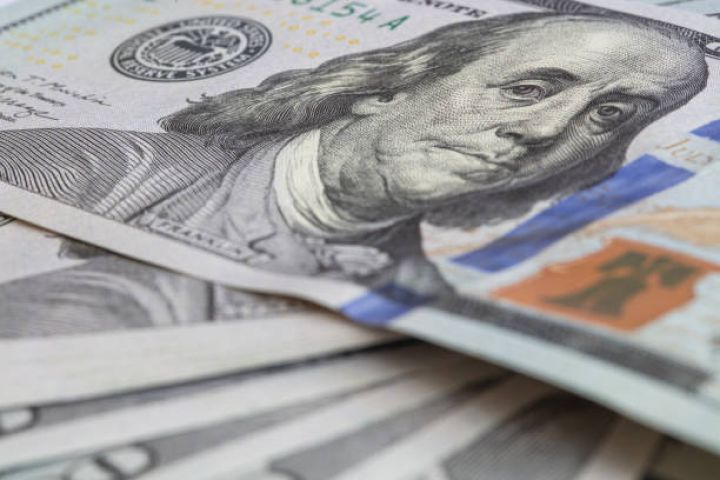 Banklara dollar satıldı - VALYUTA HƏRRACI