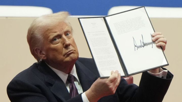 ABŞ Kolumbiyaya qarşı rüsum və sanksiya tətbiq etməyi dayandırıb