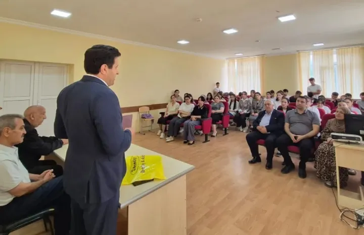 İqtisadiyyat İnstitutunun əməkdaşları Quba rayonunda müəllim və şagirdlərlə görüşüblər