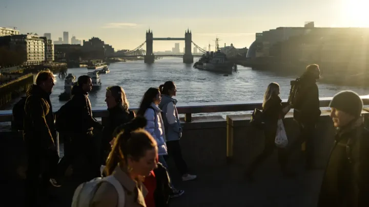 Böyük Britaniya iqtisadiyyatı birinci rübdə 0,6% artıb