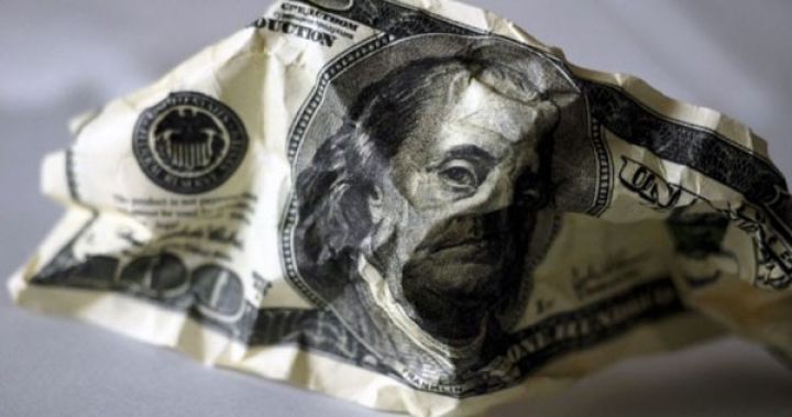 Banklarda Dollar ucuzlaşmaqda davam edir 