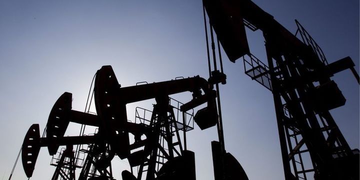 ABŞ-da neft ehtiyatları azalıb, hasilat artıb