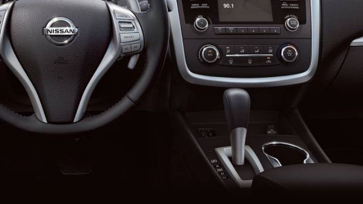 Dövlət 13 avtomobili satır - Nissan, Hyundai...