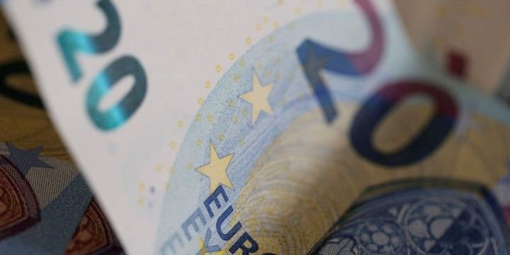 Avro 1.2075 dollara kimi ucuzlaşa bilər