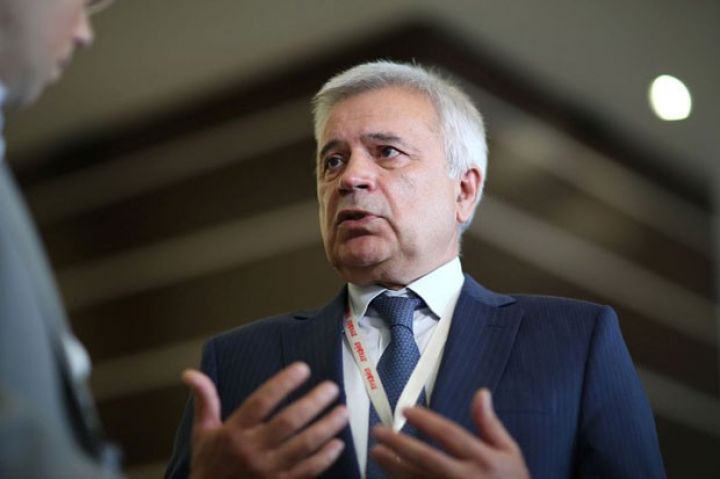 Vahid Ələkbərov OPEC+un neft hasilatını azaldacağı ehtimalına münasibət bildirib