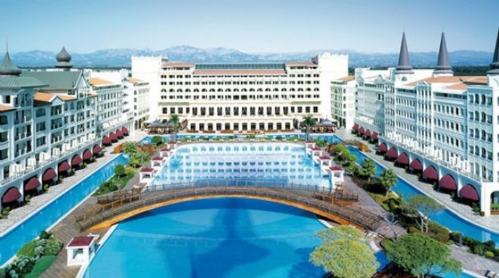 Telman İsmayılovun otelinə müştəri çıxıb