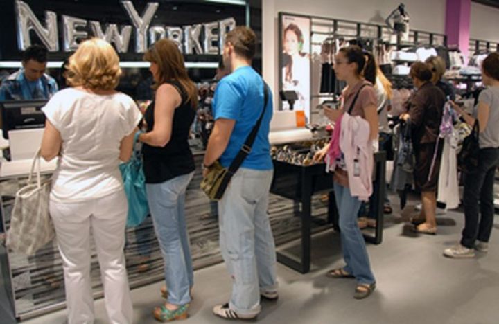 Bakıdakı geyim mağazalarının sahibi gəlir və qazancını açıqladı