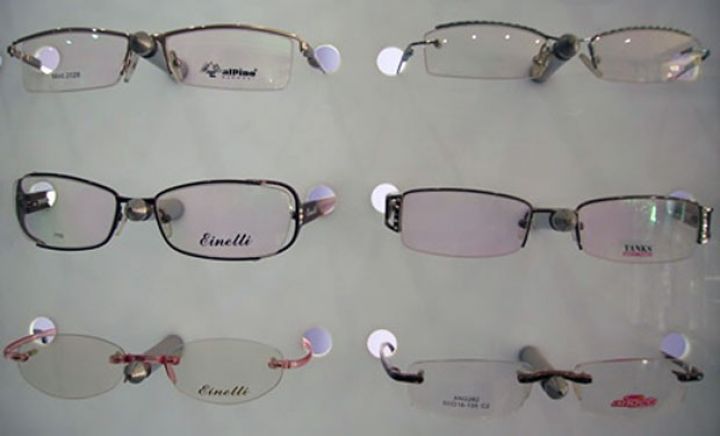 Eynək satanların nəzərinə - SƏRT TƏLƏBLƏR GƏLİR