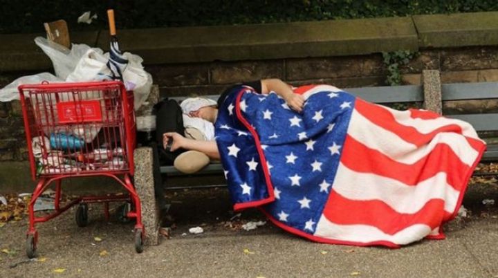 Amerikalıların yarısı yemək və mənzil ehtiyacını ödəyə bilmir