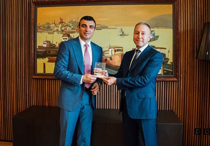 Taleh Kazımov, PAŞA Banka verilən mükafatı qəbul edib