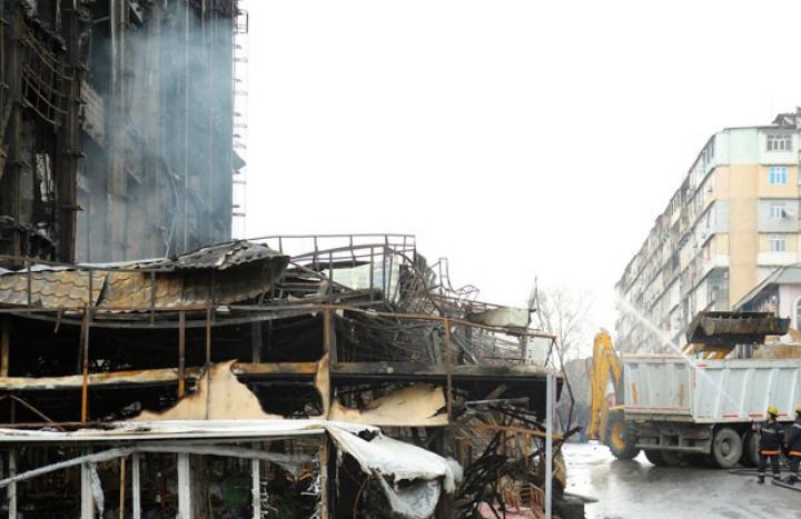 Ticarət mərkəzindən malların çıxarılmasına başlanılıb