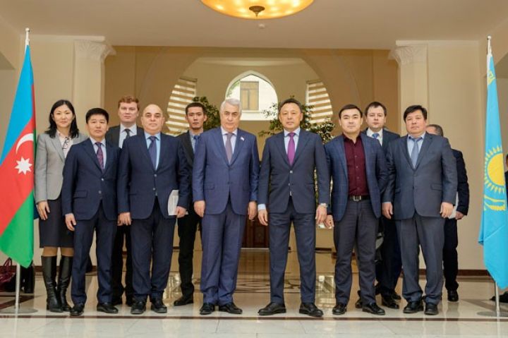 Azərbaycan və Qazaxstan dəmir yolları yük daşınması həcminin artırılmasını müzakirə ediblər