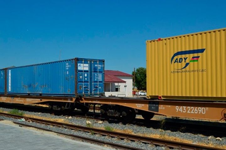 Bakı-Tbilisi-Qars dəmir yolu ilə Azərbaycan karbamidi ilk dəfə Türkiyəyə çatdırılıb