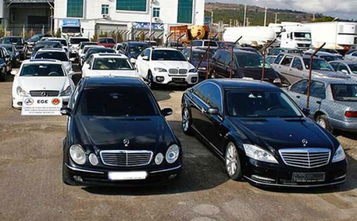 Avtomobil idxalında "qaza basılıb"