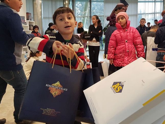 “AS Qrup İnvestment” onlarla məktəblinin arzusunu yerinə yetirdi