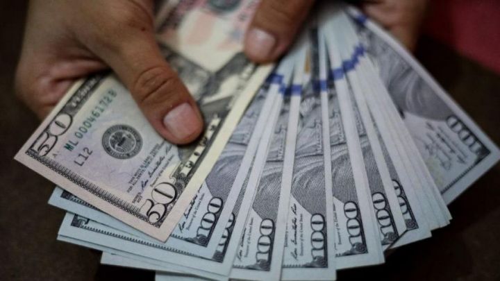 Avqustda hərraclarda dollar satışı 2 dəfəyə yaxın artıb