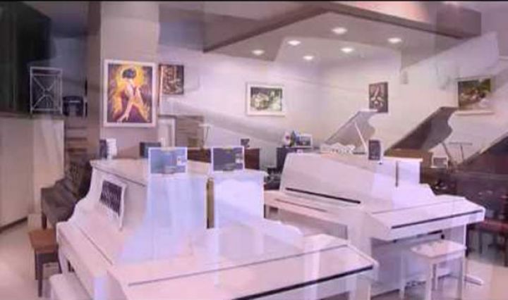 Məşhur mağaza ittiham edilir, mağaza rəqibindən şübhələnir