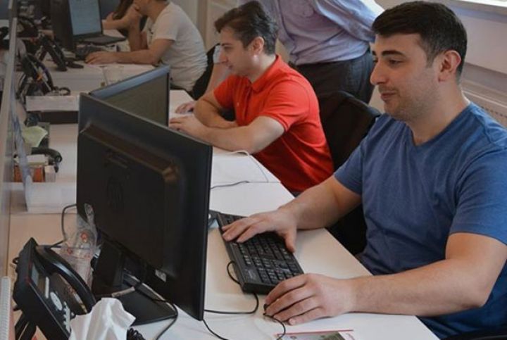 İşçilərini 339 nəfər artırıb 57 milyon manat xərcləyən bank