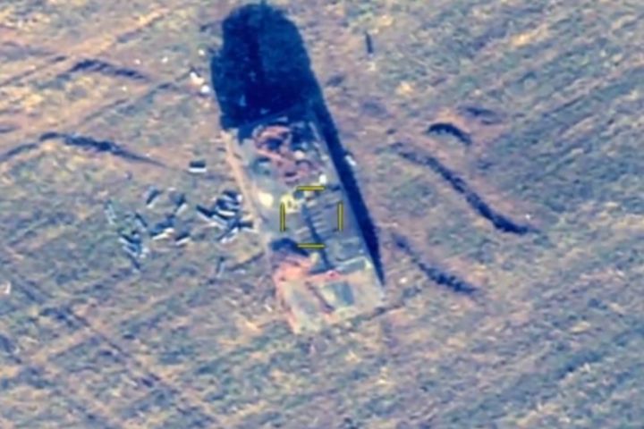 Düşmənin ağır döyüş texnikaları sərrast atəş ilə məhv edilib - VİDEO