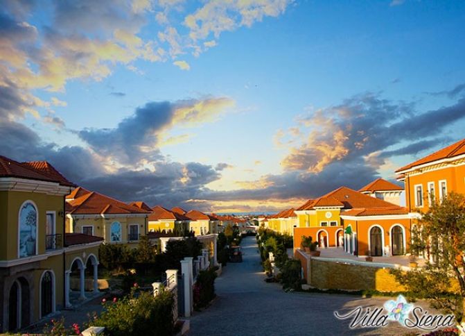 28 villadan ibarət Toskana üslüblu - “Villa Siena” 