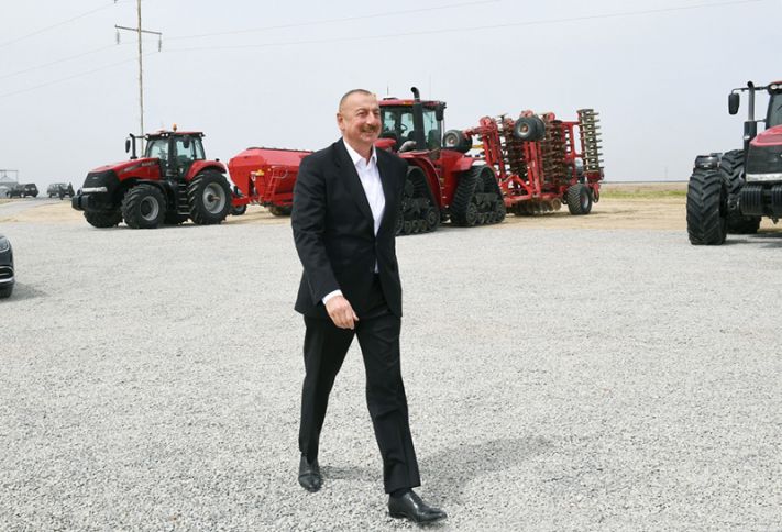 Prezident aqroparkın təqdimatında iştirak edib