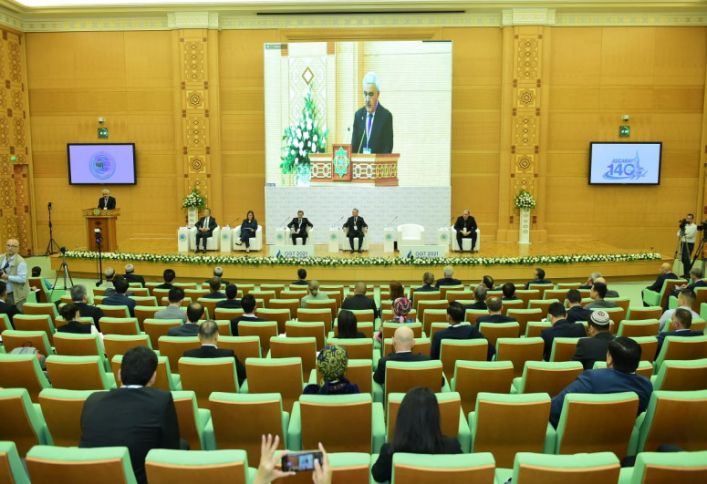 Rövnəq Abdullayev Türkmənistanın Prezidentilə müzakirə aparıb