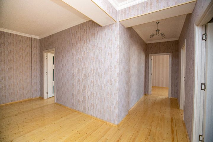 Uşaq müəssisələrinin məzunlarına mənzillər verildi