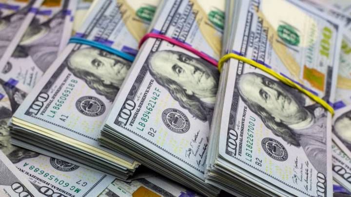 Dövlət Neft Fondunun hərraclarda valyuta satışı azalıb