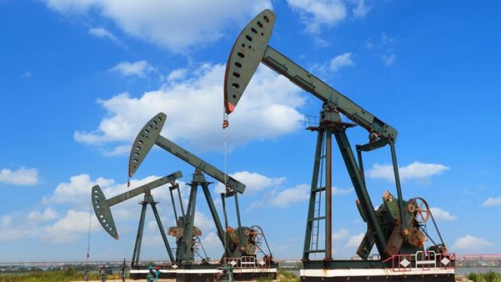 Neftin qiyməti Delta variantı narahatlıqları ilə təzyiq altındadır