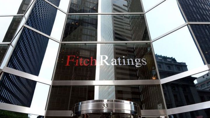 Fitch Türkiyənin kredit reytinqini aşağı saldı