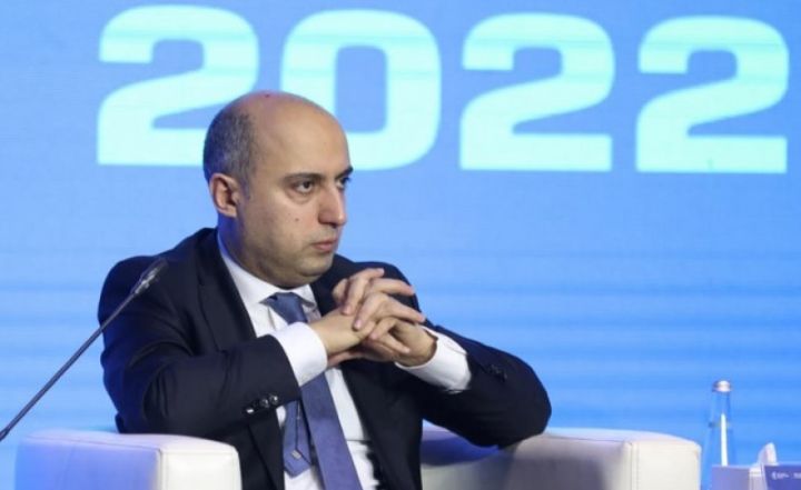 Nazir: "Məzunların yalnız 50 faizdən bir qədər çoxu iş tapa bilir"