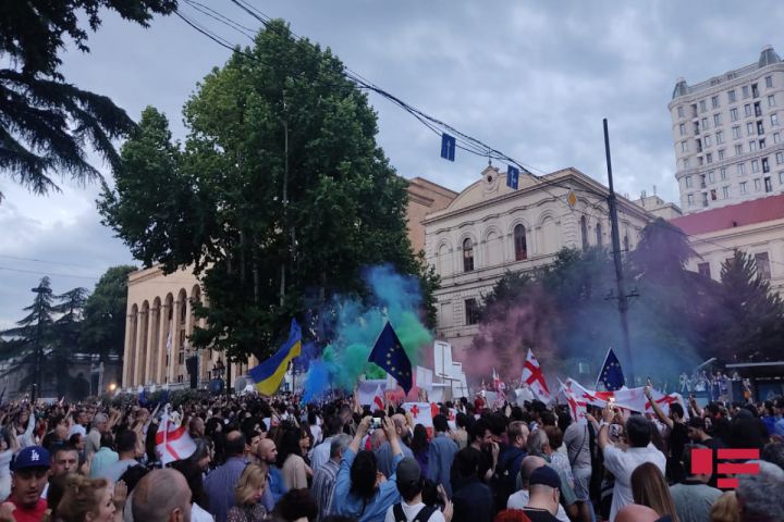 Gürcüstanda yenidən mitinq başlayıb