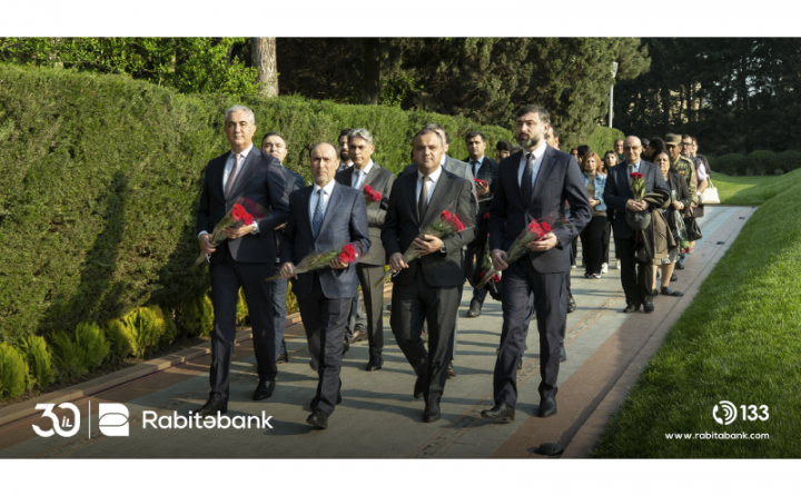 Rabitəbank rəhbərliyi Ümummilli lider Heydər Əliyevin məzarını ziyarət edib