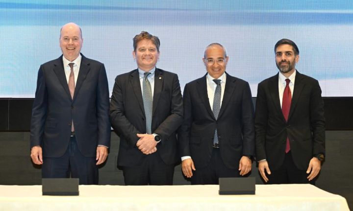 İştirak paylarının satışına dair sənədlər imzalanıb